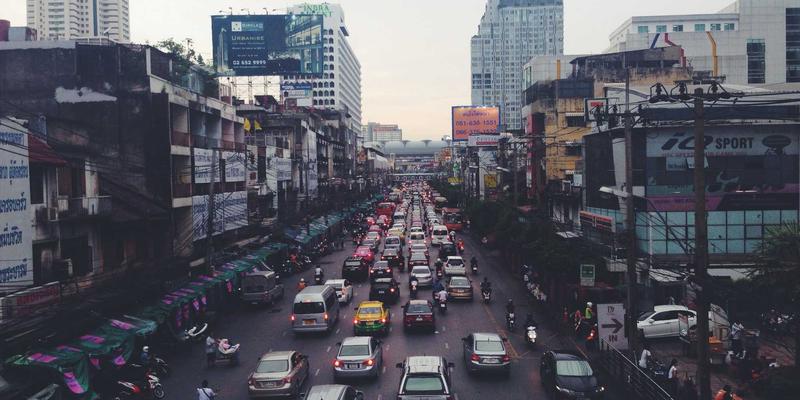 化工工艺冷却新标杆：海德高效满液式螺杆冷水机组如何实现稳定与节能双突破？