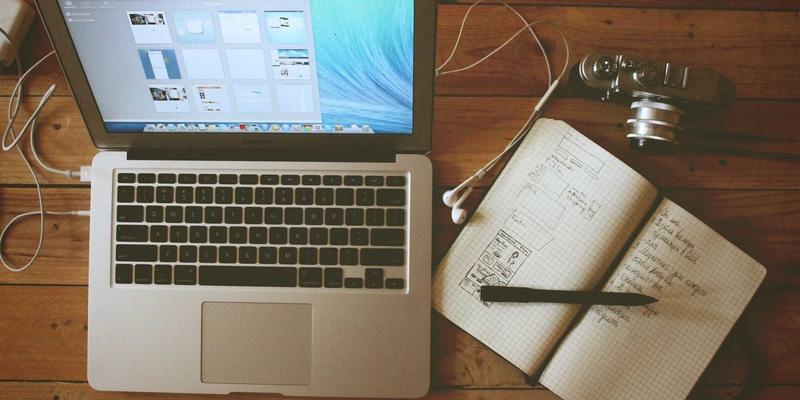 海鲜加工厂冷库门如何抵御高盐雾腐蚀？深度解析海德制冷防腐型冷库门的密封与材质工艺